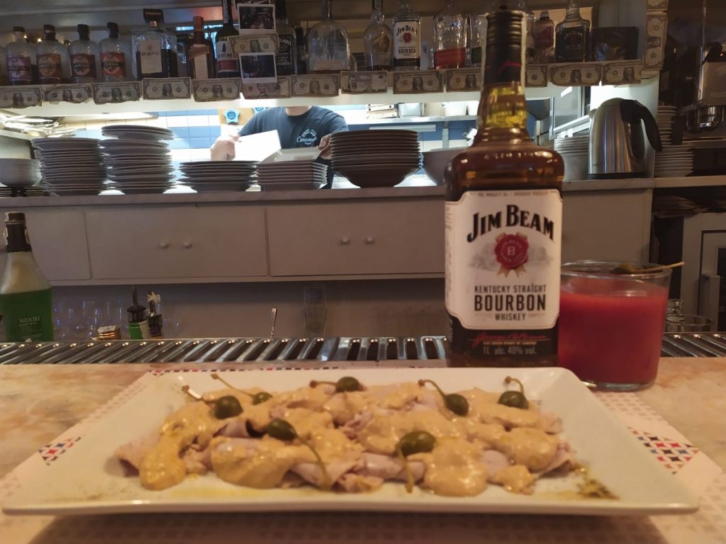 drink CAPPERI E PIPA di Francesco Pinto, responsabile sala e bar del Caramella, Cucina - pizza & bere bene di Roma con piatto 1