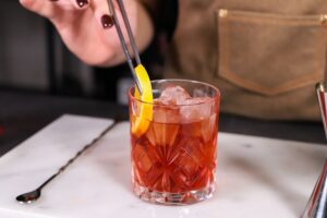 Negroni_guarnire con arancia