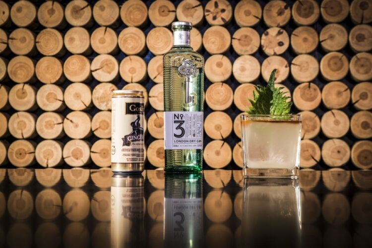 Riccardo Martellucci barman QVINTO a Roma - photo by Miro Caruso 11