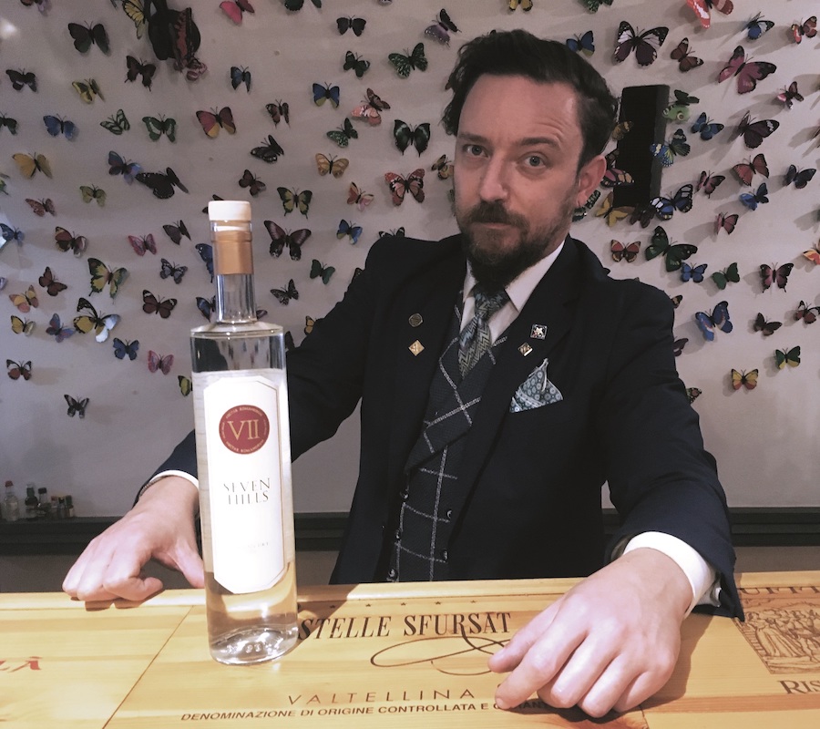 Simone Mina bartender