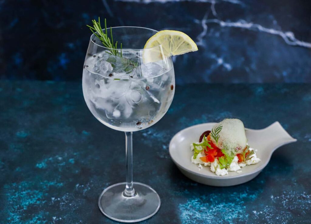 cosa mangiare con il gin tonic pomodoro e primo sale