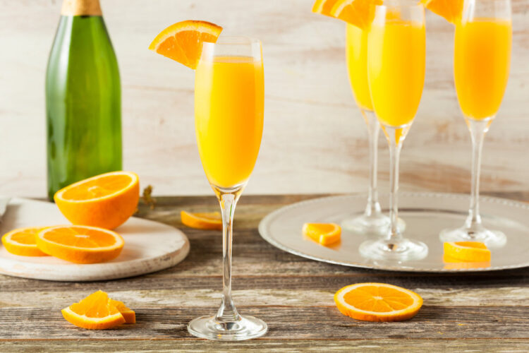 mimosa cocktail ricetta con ingredienti e preparazione del drink a base di succo d arancia e prosecco