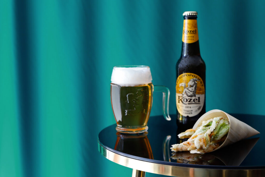abbinamento kozel lager e fiori di zucca