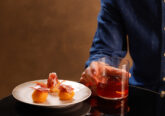 cocktail sazerac abbinato a palline di parmigiano reggiano e jamon iberico