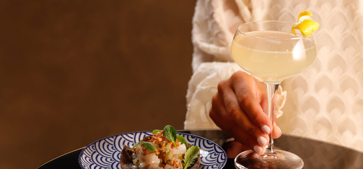 French 75 e tostada con tartare di orata