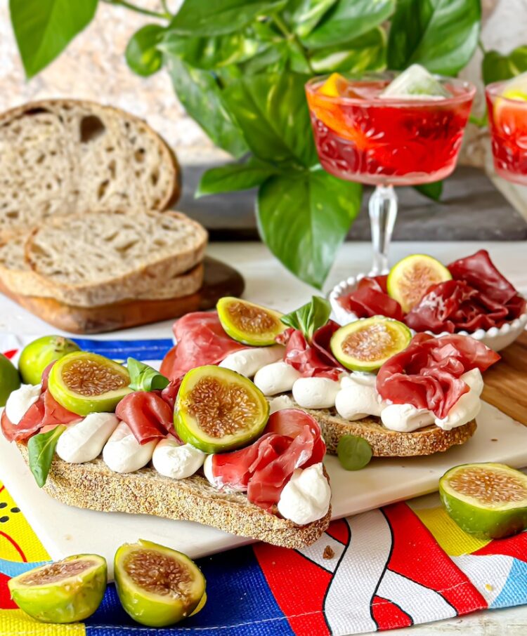 Crostoni con Bresaola, Ricotta, Fichi e Miele in abbinamento al Milano-Torino_ritocco