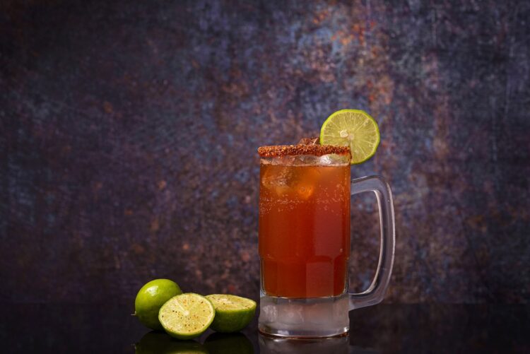 Michelada cocktail messicano piccante